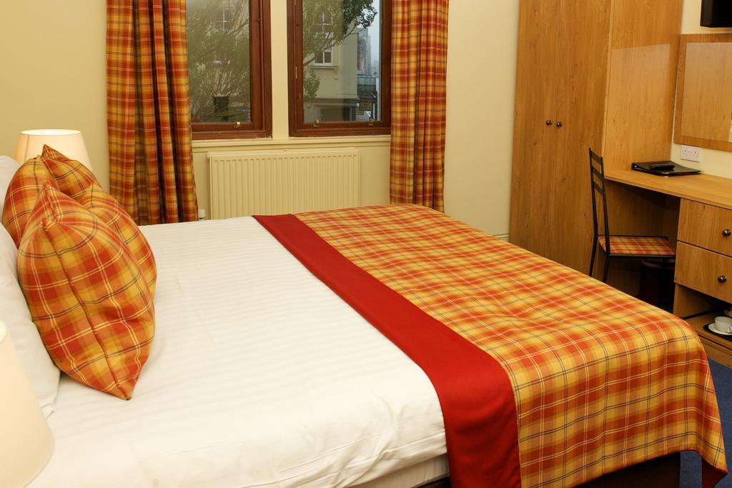 The Pipers' Tryst Hotel Glasgow Oda fotoğraf